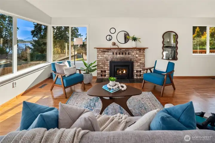 Views of the bay and Mt. Rainier.