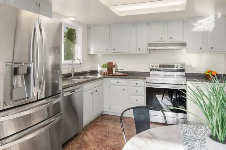 Beautiful professionally painted kitchen cabinets and new appliances.