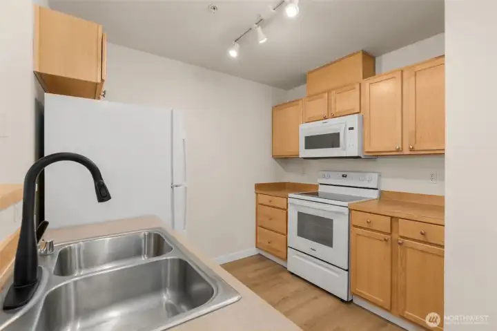 Kitchen has new fridge, newer range & microwave