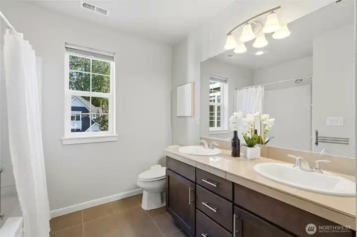 Well-appointed Full Bath