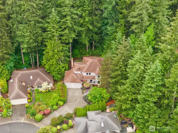 Birdseye view of this beauty perched up high, on an idyllic cul-de-sac