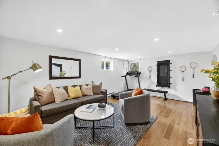 Lower level family room or 5th bedroom