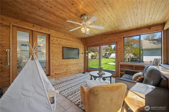 Bonus Room/Sunroom