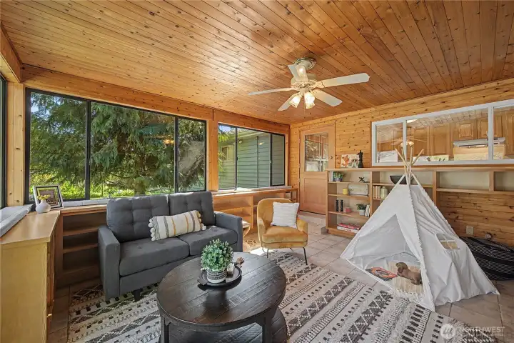 Bonus Room/Sunroom