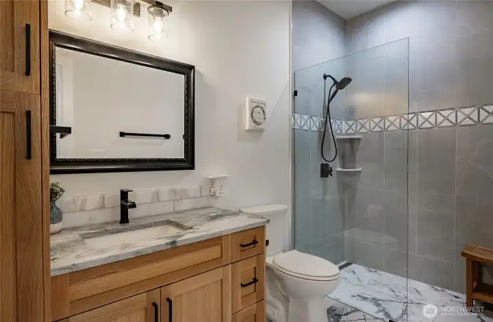 2nd guest bath