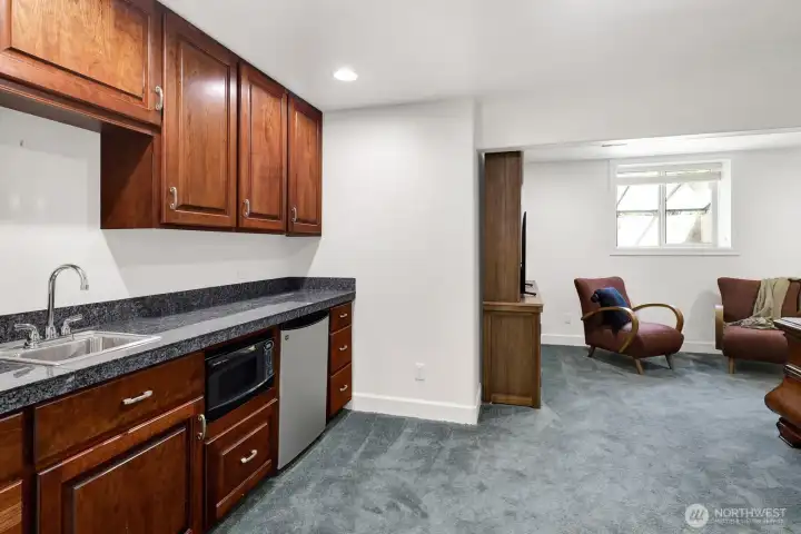 Downstairs bedroom or office with wetbar Downstairs bedroom or office with wetbar