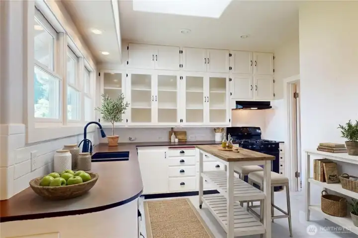 VIRTUALLY STAGED- Look at ALL of the cabinets! VIRTUALLY STAGED- Look at ALL of the cabinets!
