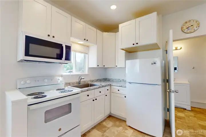 This is a bonus space out in the garage! This is a bonus space out in the garage!