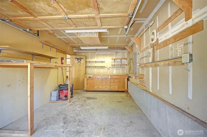 3rd garage converted into workshop