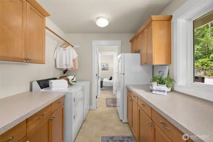 Another view of the laundry room