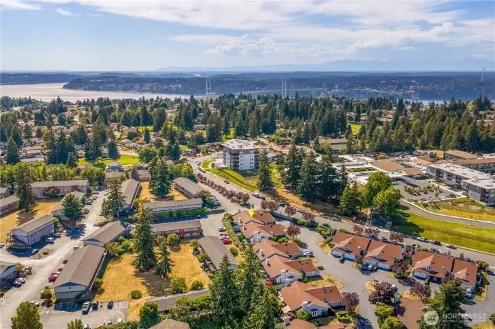>Easy access to the Freeway.