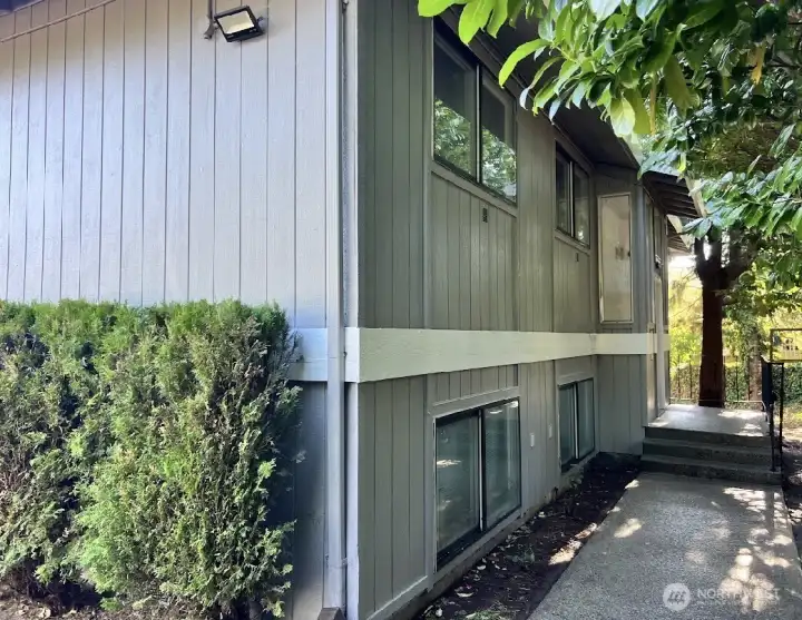 4 spacious units 4 spacious units