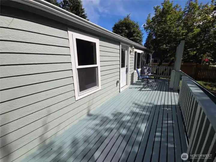Nice big front deck Nice big front deck