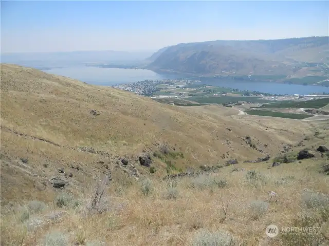 West rim view SE; Columbia River, Dyer Hill & Brewster