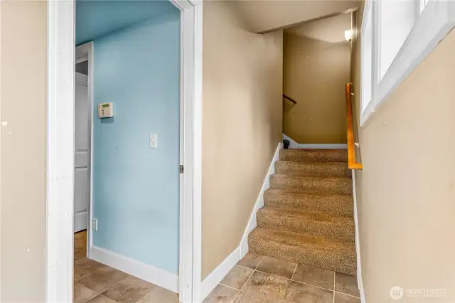 STAIRS TO APT