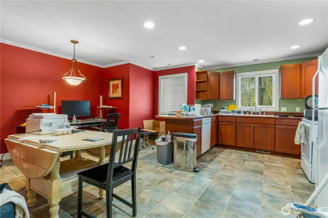 APT KITCHEN/ DINNING