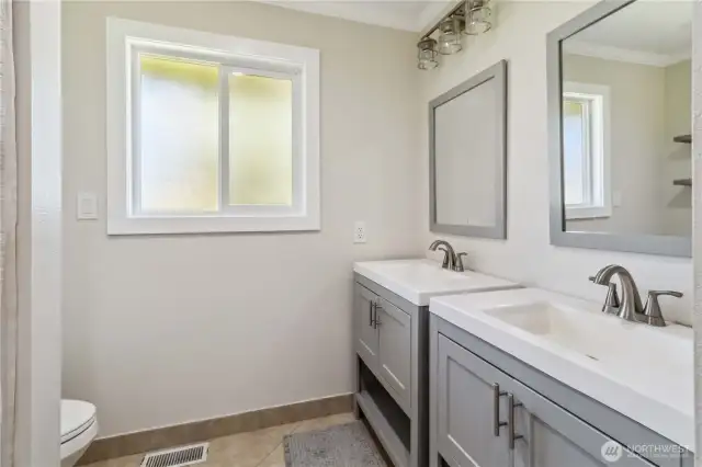 Updated Full Bathroom (Main Floor)