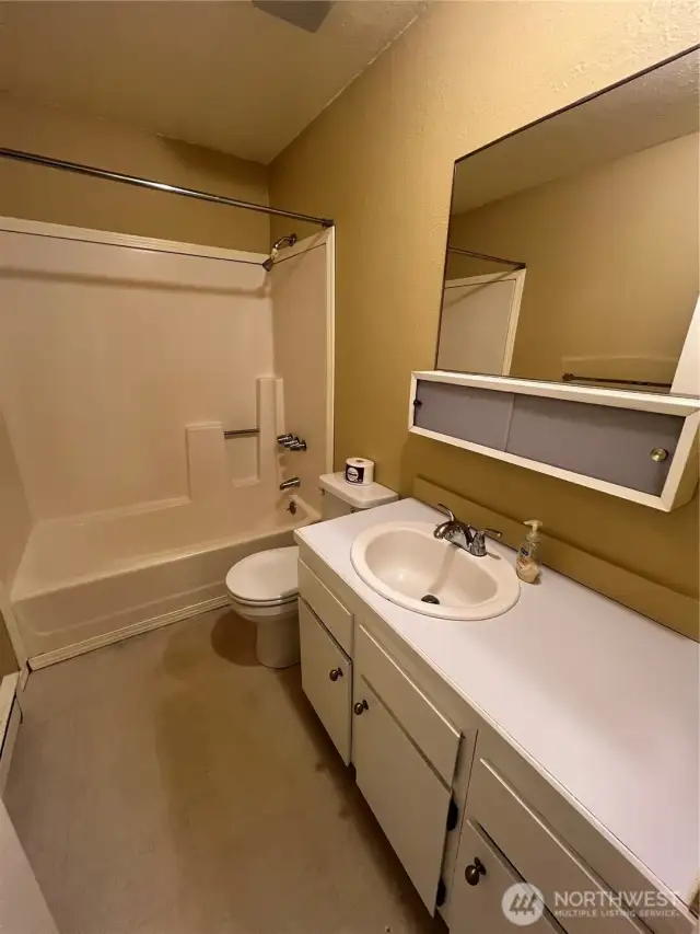 Upstairs full bath.