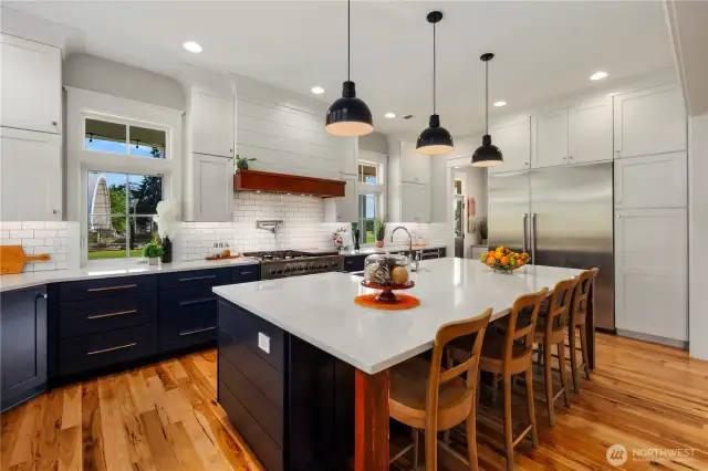 Stainless steel appliances and a plethora of cabinet space.
