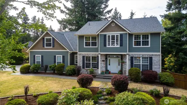 Fantastic traditional home, classic lines, fantastic layout w/ 1/3 acre lot, fully fenced back yard in excellent shape and an even better area of Geneva. Hard to find a home like this! Quiet private area with great neighbors and peaceful setting. Home design and layout is truly the best.