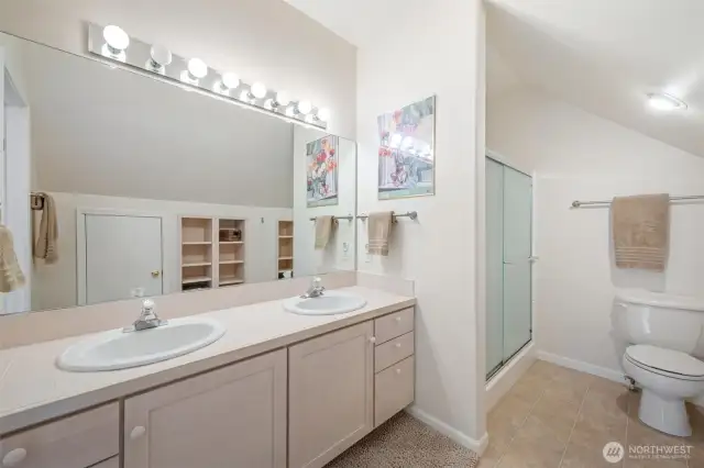 Big bath in the bonus/guest area or 2nd Primary bedroom.
