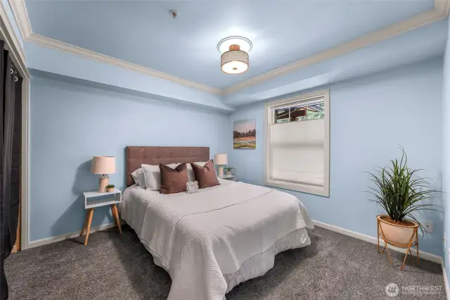 Large tranquil bedroom