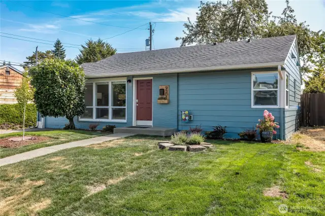 Located on a quiet street blocks way from shopping, dining and parks. Well-kept area with lovely yards and strollable sidewalks. Exterior was just repainted!