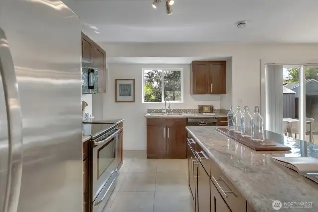 Lots of storage space for all your kitchen gadgets and serveware.