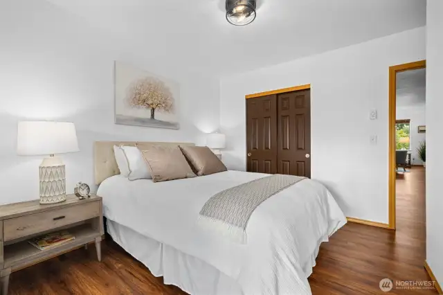 Large primary bedroom.