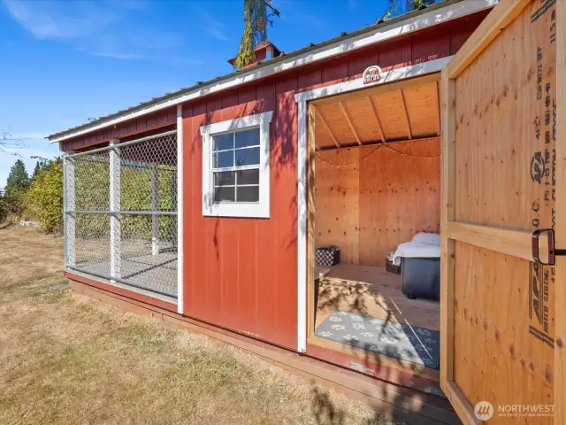 Large 10'x20' Dog/Small Animal Barn with fenced section & cozy inside.