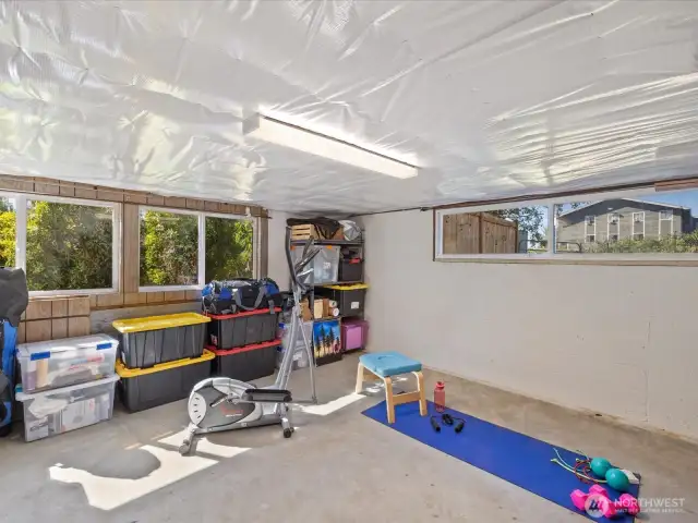 Large 837sqft unfinished Basement - bring your creativity and make this space exactly what you want and need.