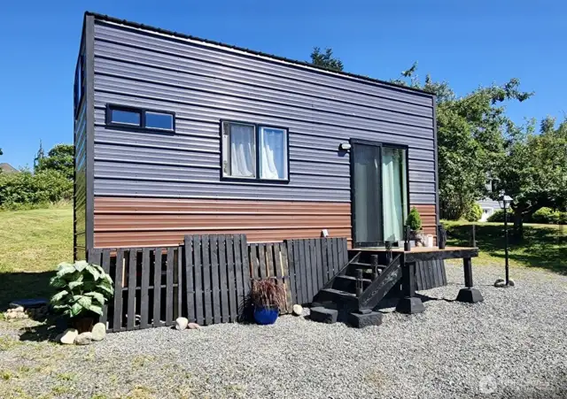 Outstanding Tiny House also on the property - with lovely finishes, nice kitchen, open area/Living space, Loft Bedroom & 3/4 Bath.