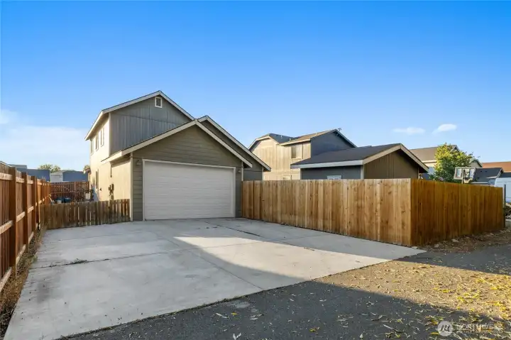 Extended driveway with alley entrance