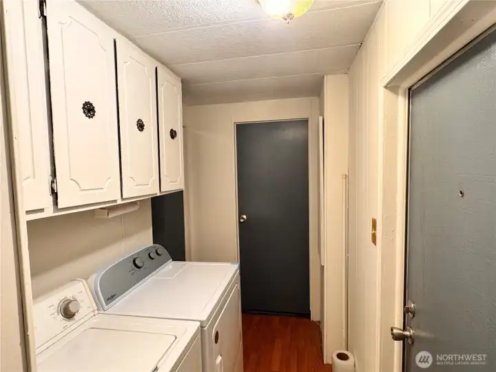 Laundry area. Washer and dryer stay! Laundry area. Washer and dryer stay!