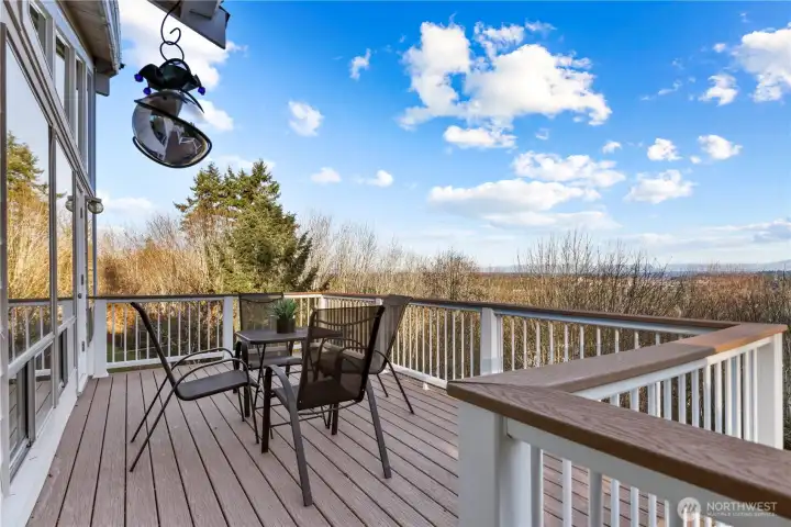 Newer trex deck for dining al-fresco