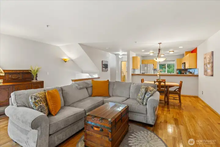 Living room (2nd floor)