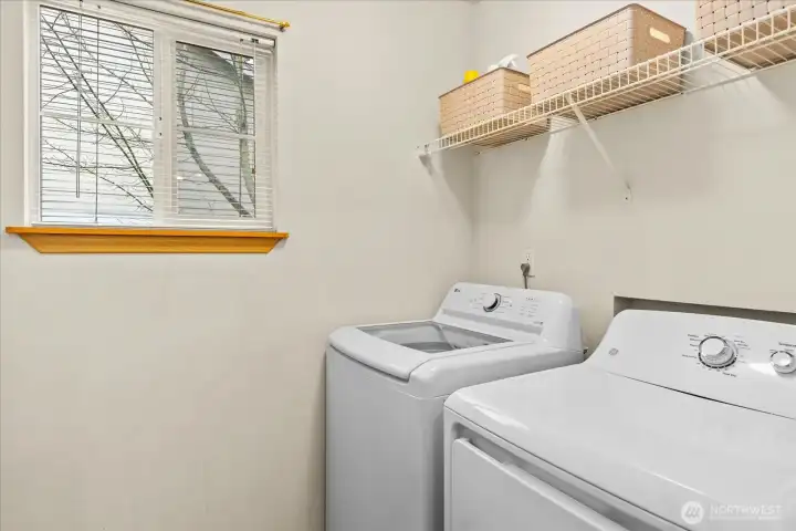 Laundry room with storage (2nd floor)