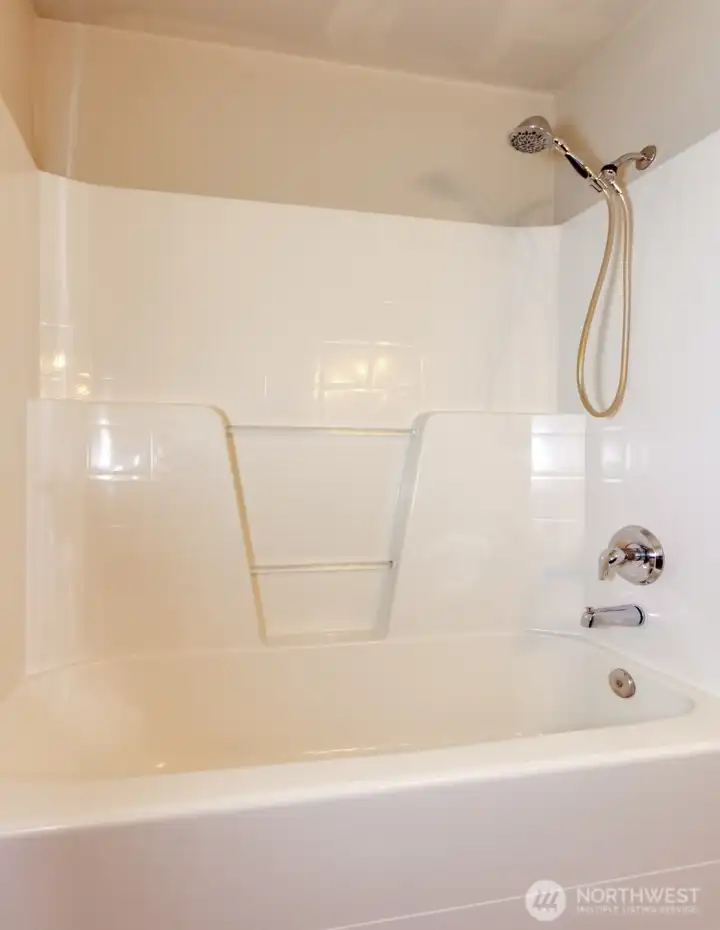 Upstairs bathroom shower/tub