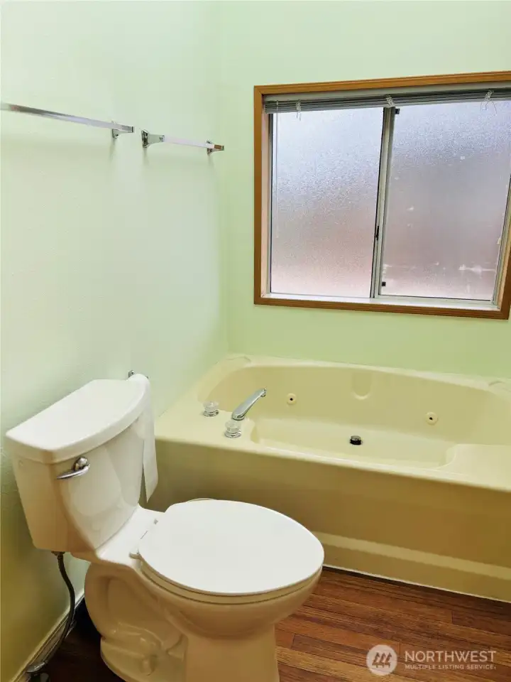 Primary bath with jetted soaking tub