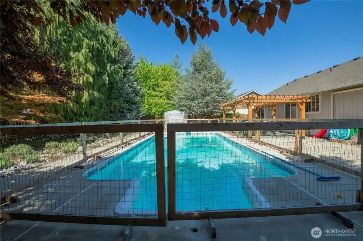 The pool comes complete with a diving board!