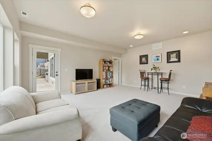 Recreational Room with backyard access