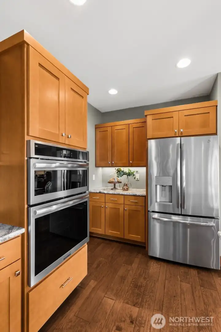 Wall oven with built-in convection microwave and butler's pantry