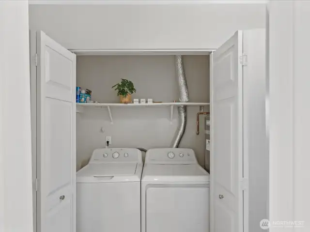 Hallway w/laundry closet