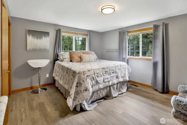 2nd upper bedroom