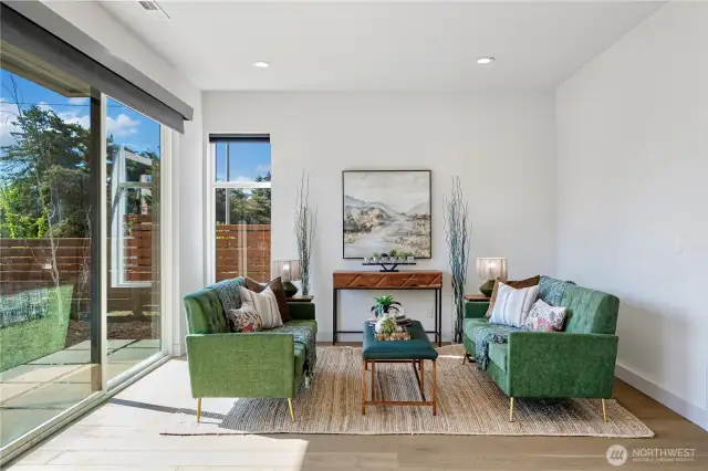 High ceiling Entry level suite w/wetbar!