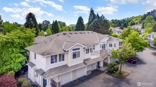 Great location within walking distance to transit, shopping, restaurants & schools.
