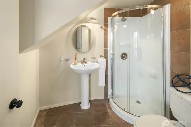 Beach cottage 3/4 bath.