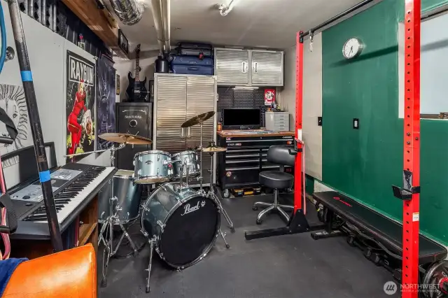 The music room is a sound-friendly retreat with large windows and cozy lighting. Thoughtfully designed with acoustic panels and storage solutions, it provides a calm, inspiring environment perfect for honing skills, recording, or simply enjoying music.
