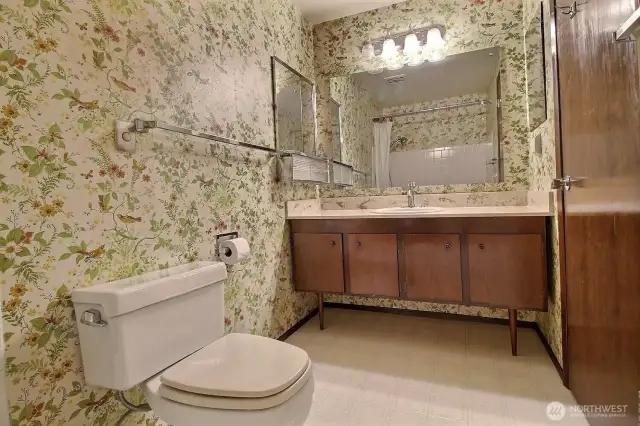 Guest Full Bath