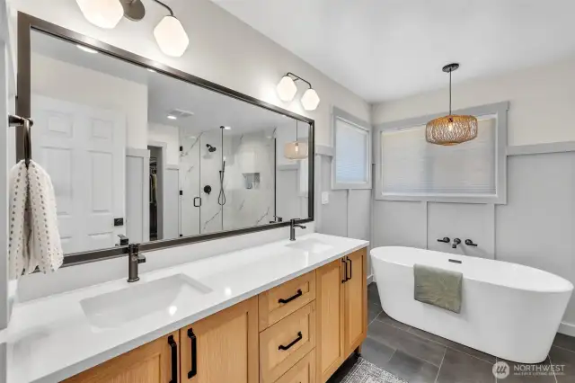 Brand new en-suite bath renovation is breathtaking.